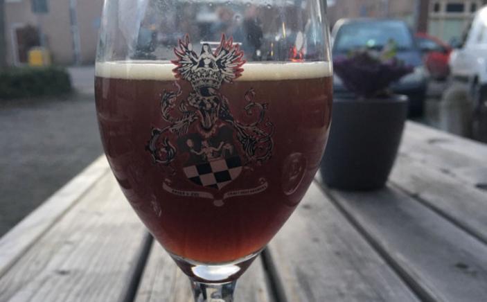 bock beer de monnick in glas